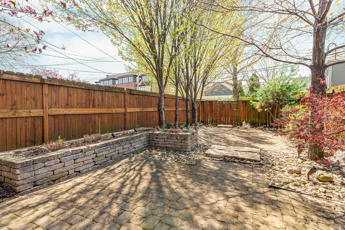 183 e First Ave-4