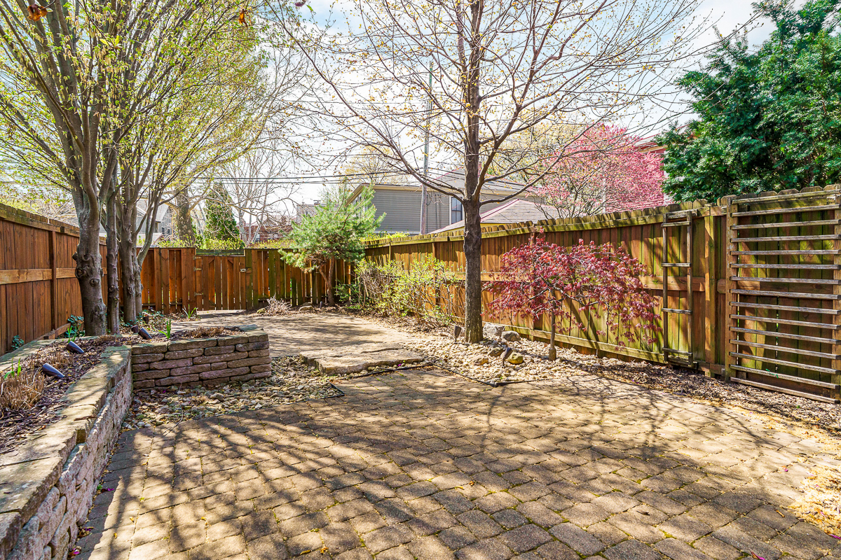 183 e First Ave-5