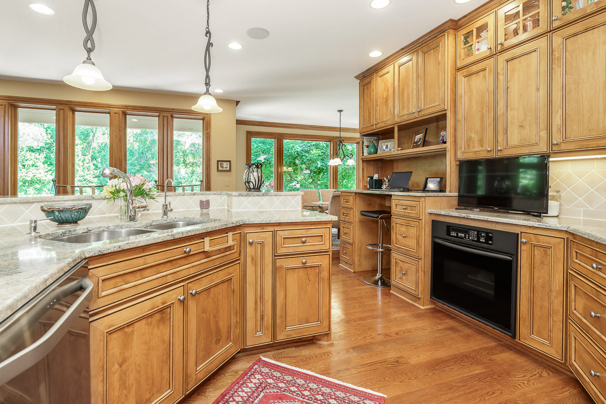 1858 Lake Shore Dr-36