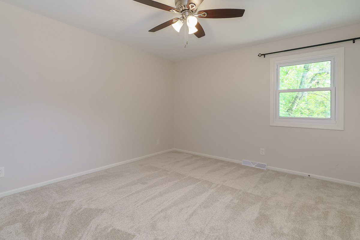 1935 Belgrave Dr-48