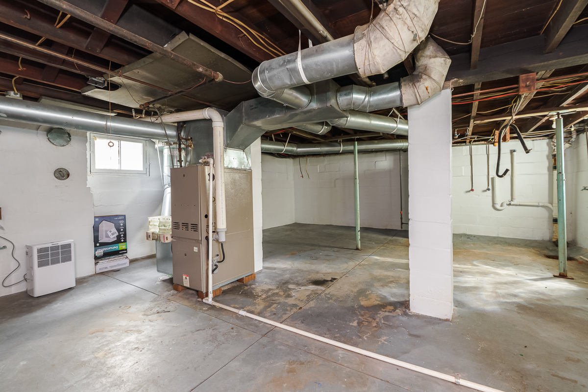 209 E Morrill Ave-7
