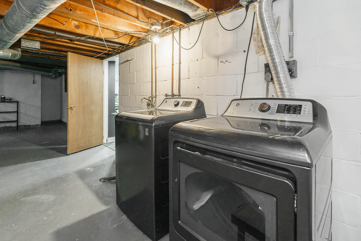 221 Deland Ave-15