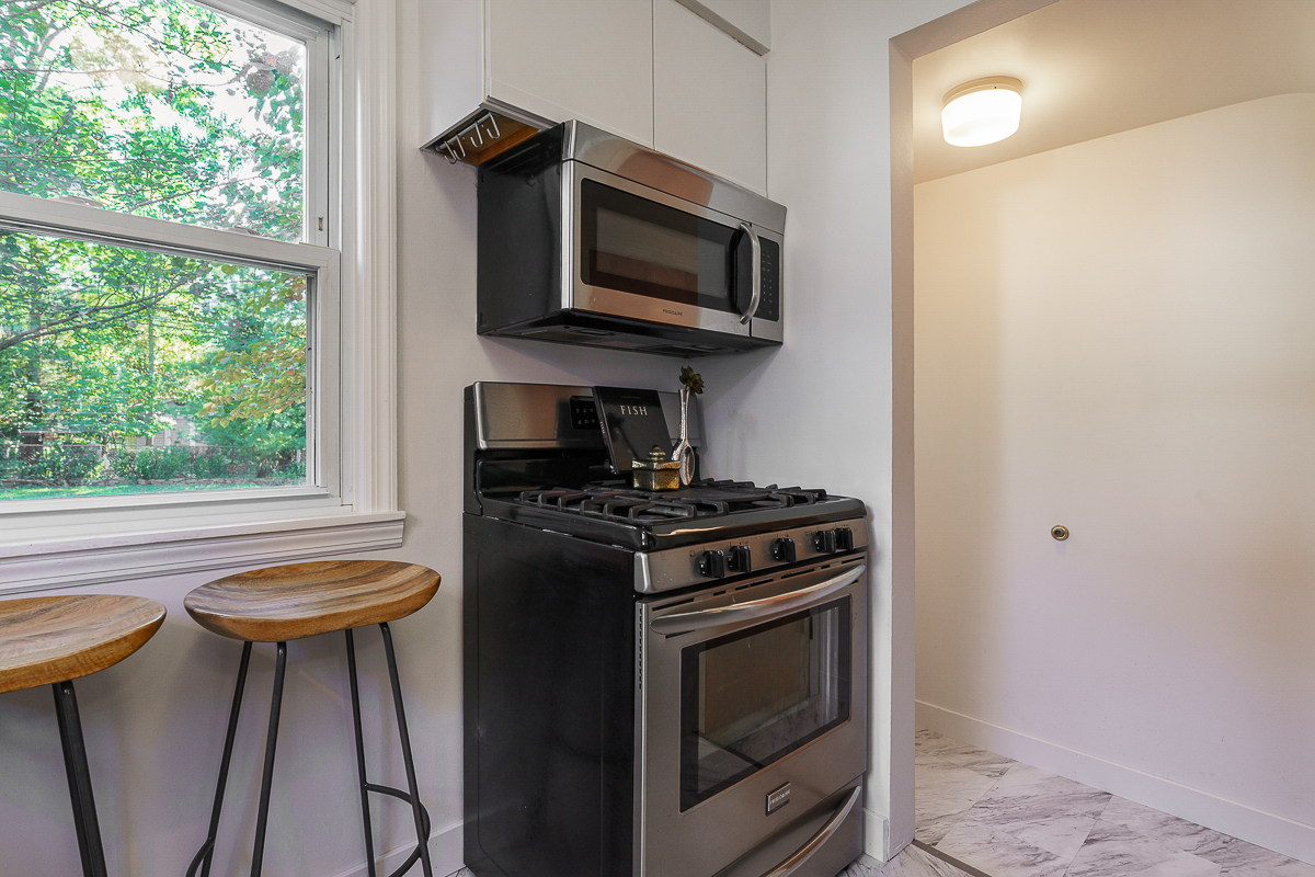 221 Deland Ave-24