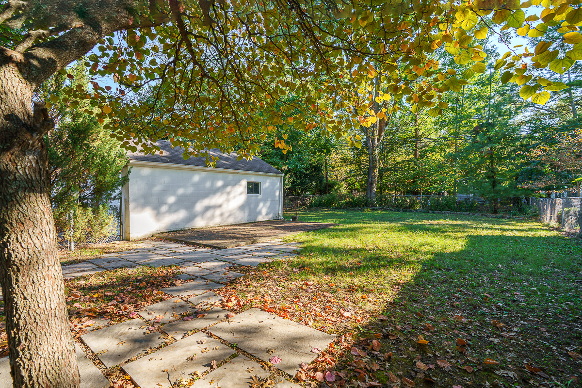 221 Deland Ave-6