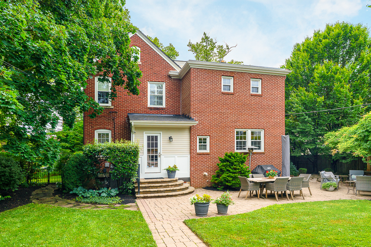 2356 Sherwood Rd-12