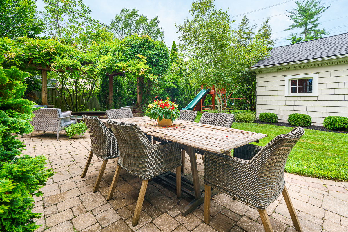 2356 Sherwood Rd-17