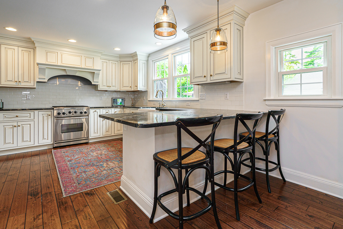 2356 Sherwood Rd-40