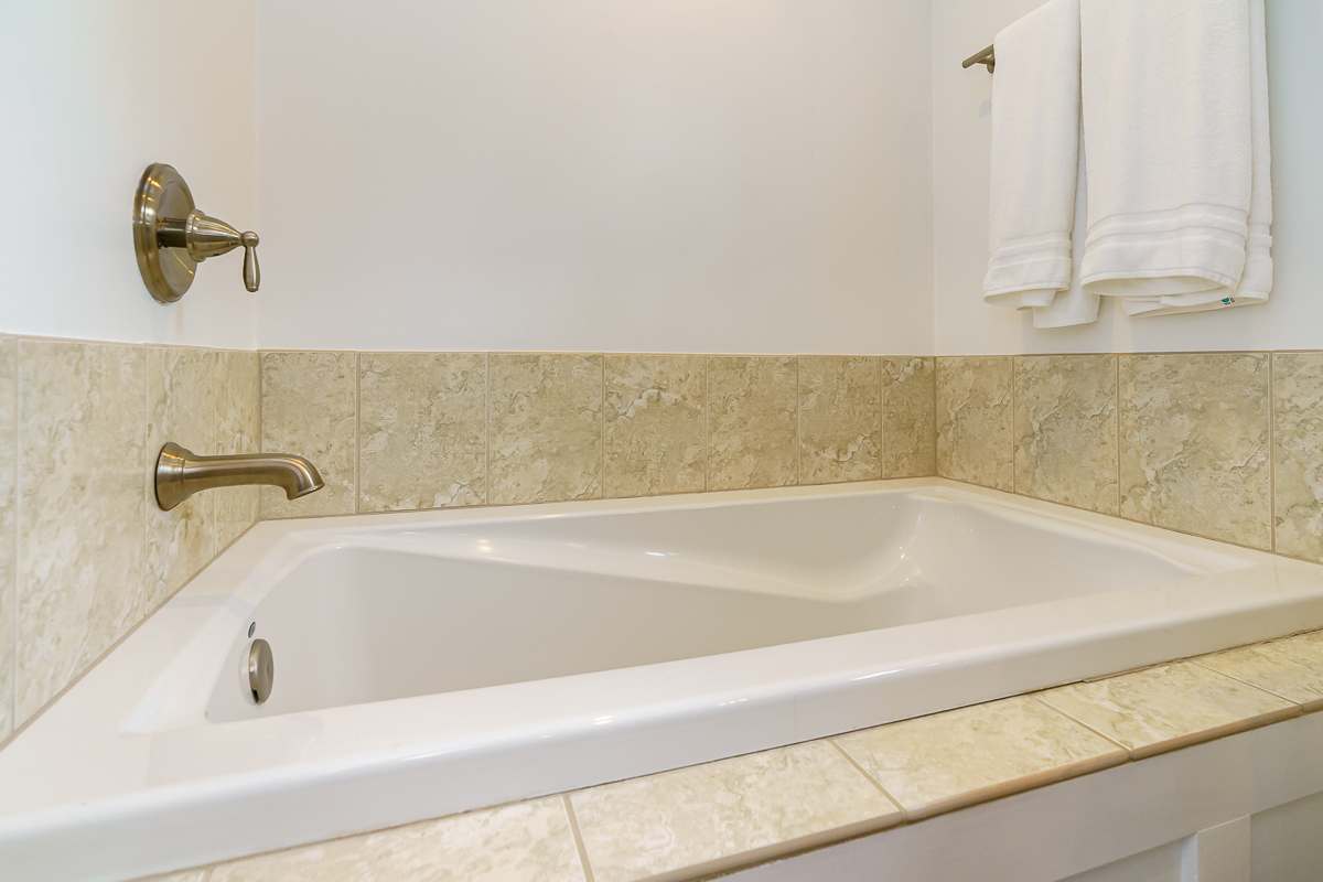 2356 Sherwood Rd-55