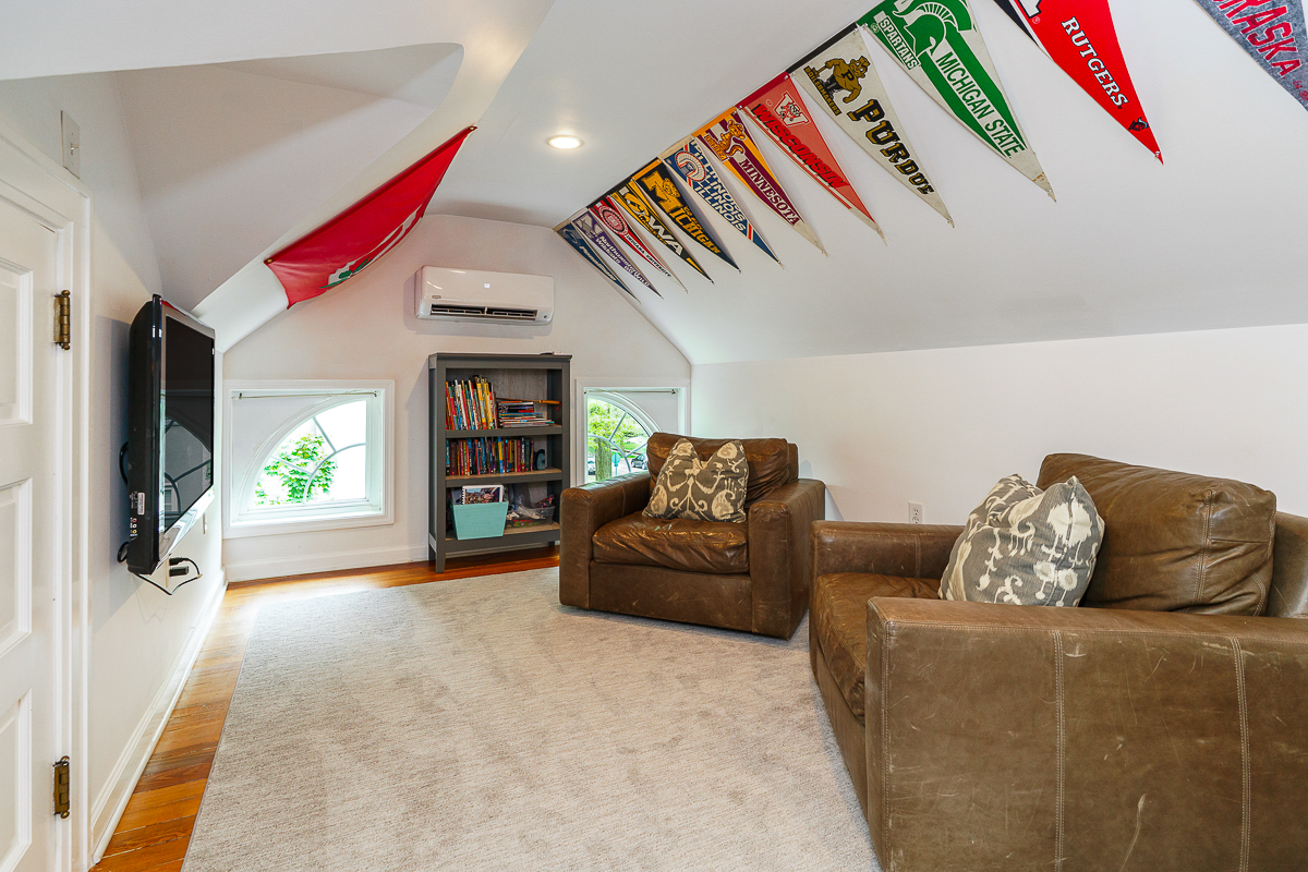 2356 Sherwood Rd-60