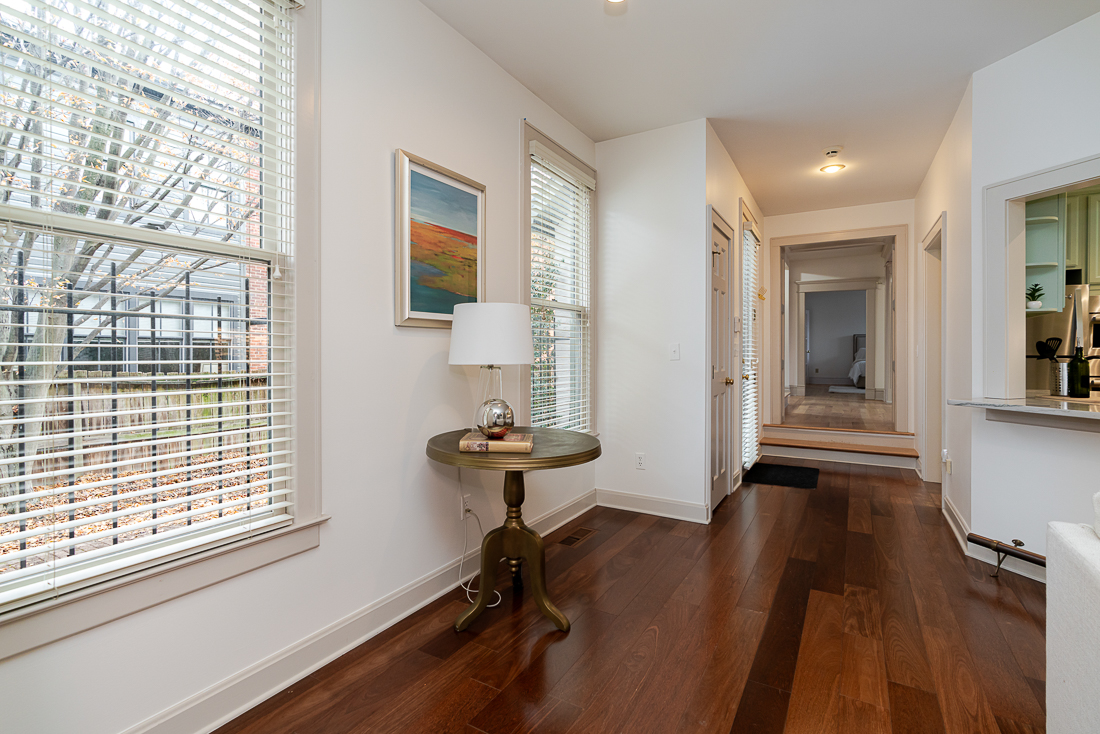 242 e Sycamore St-15