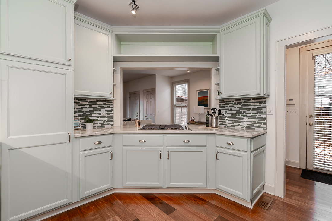 242 e Sycamore St-20