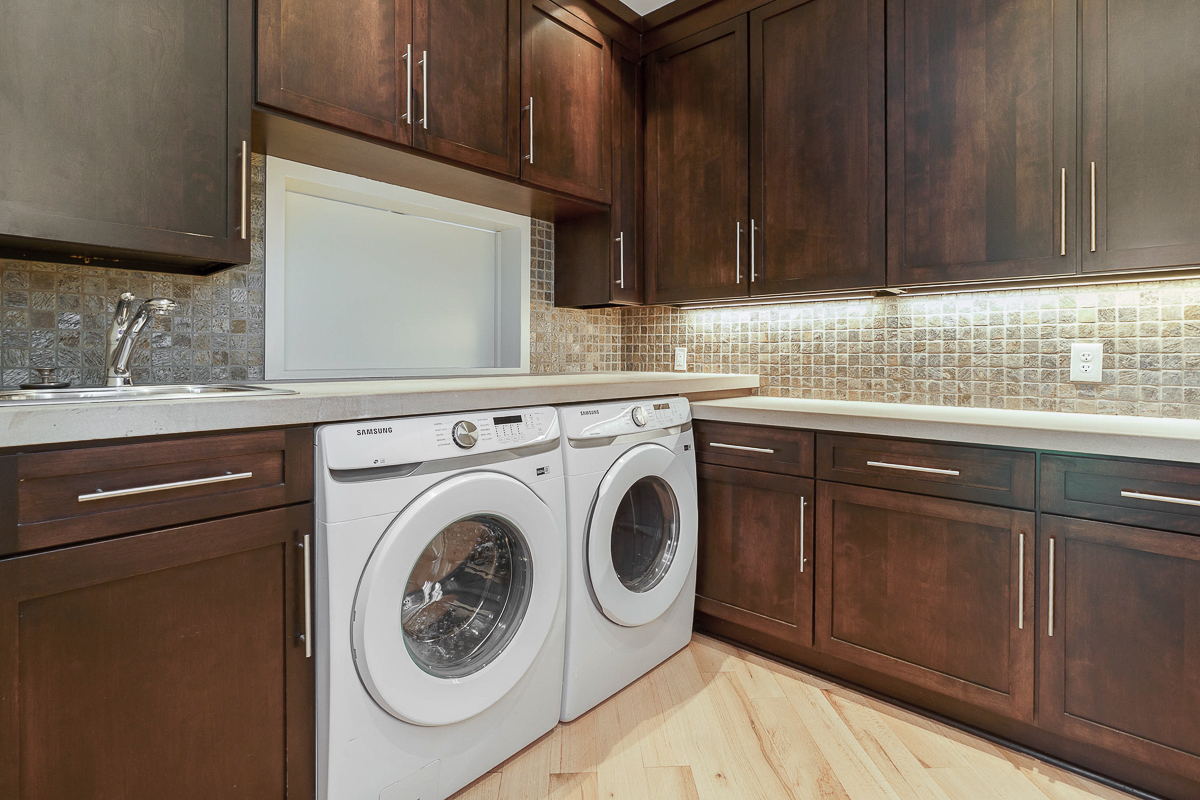 252 E Beck St-12
