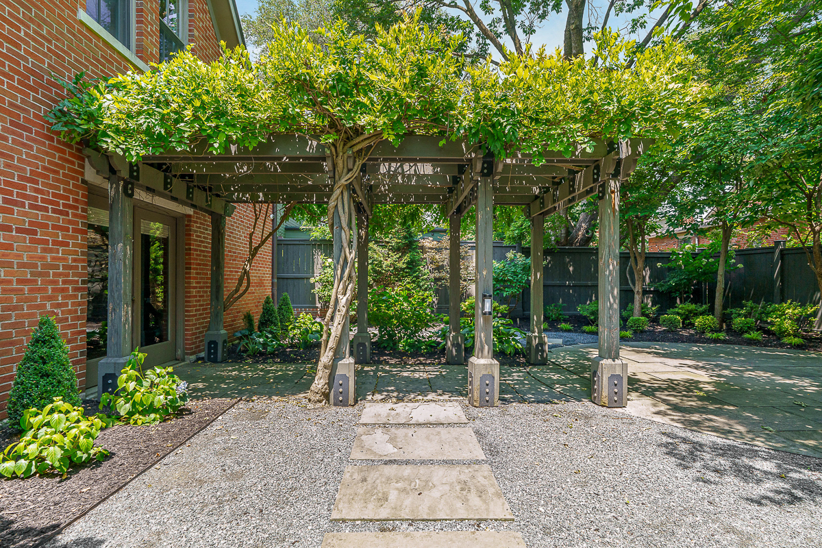 252 E Beck St-27