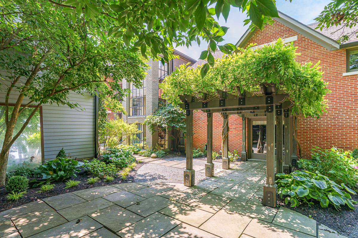 252 E Beck St-30