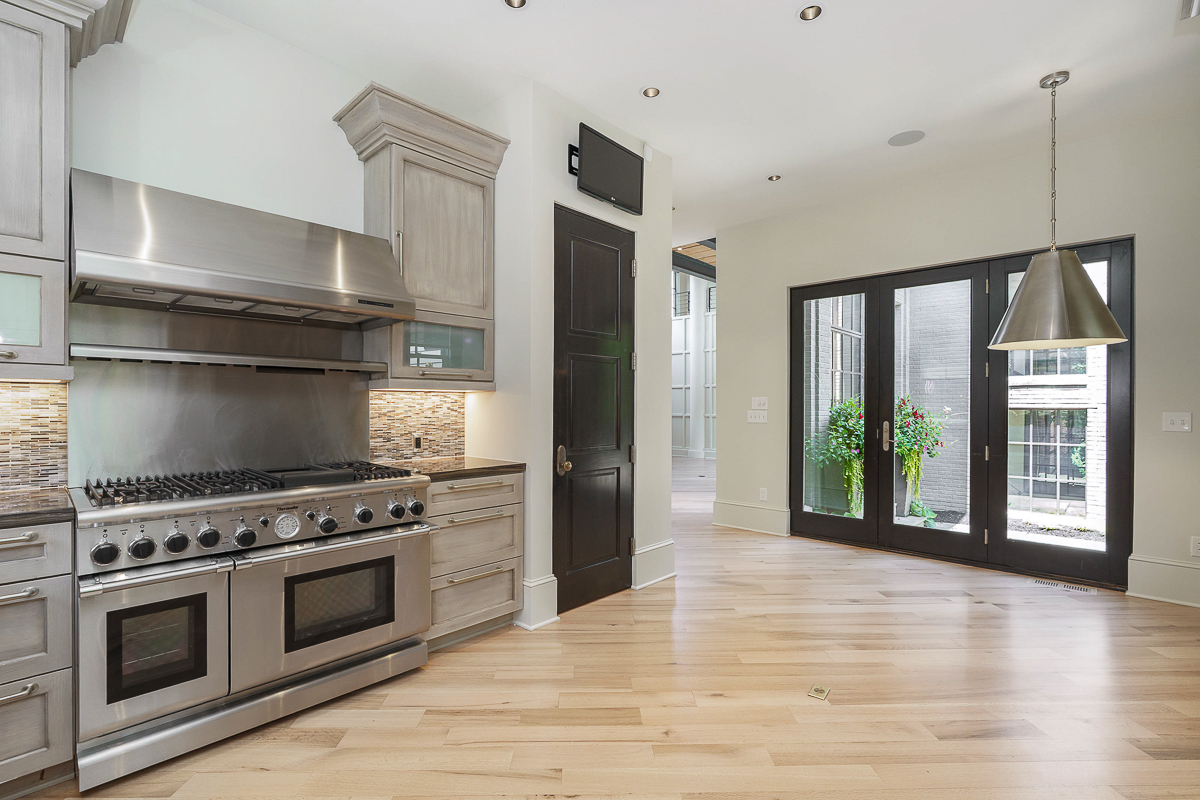 252 E Beck St-39
