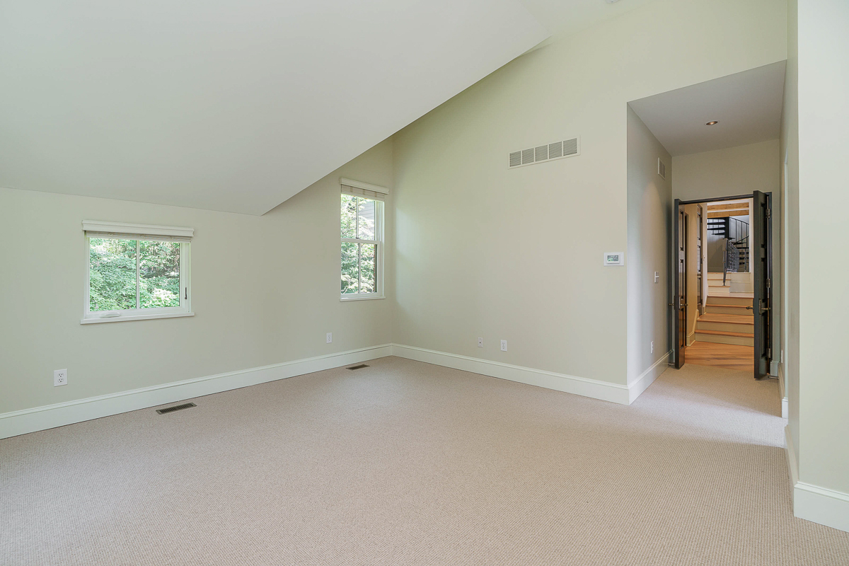 252 E Beck St-51