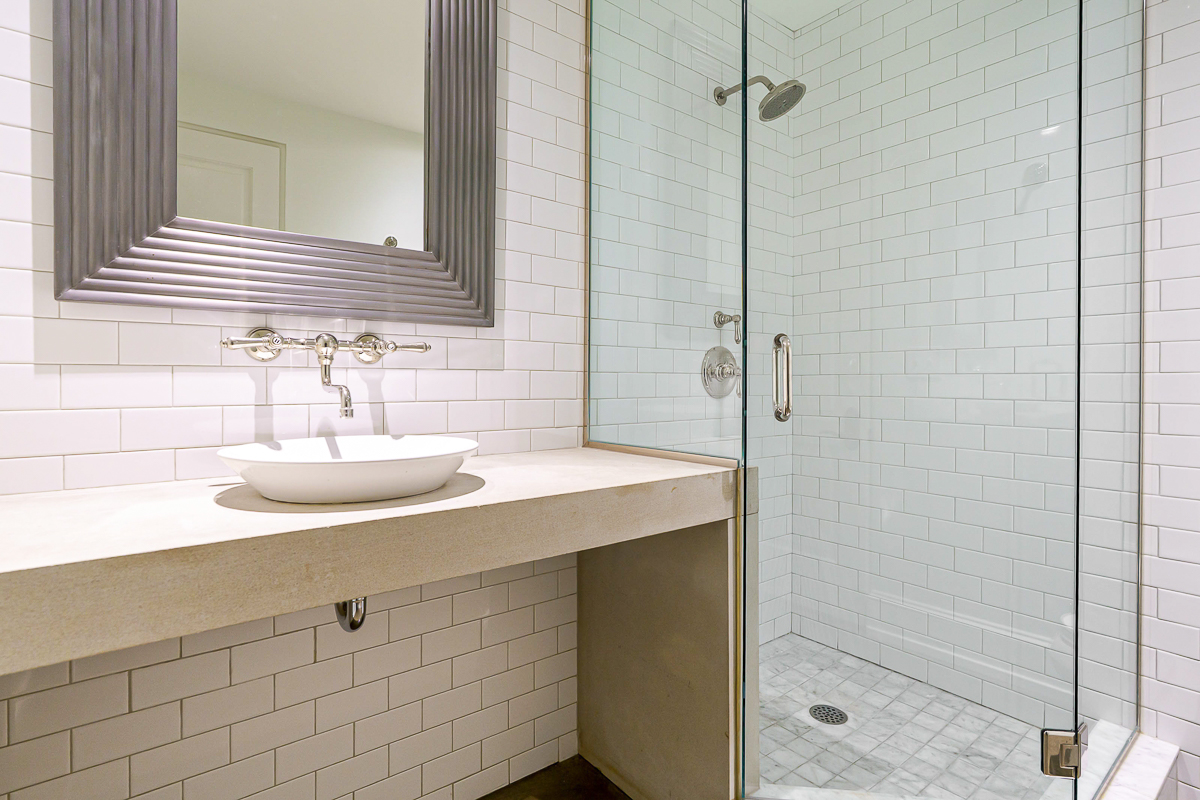 252 E Beck St-7