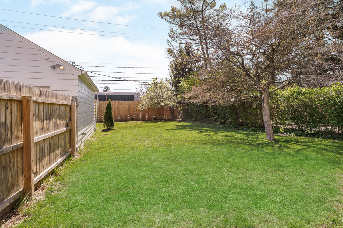 2737 Sherwood Ave-7