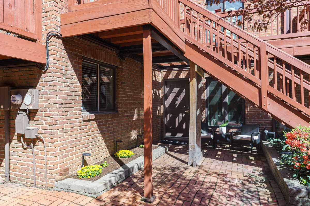 285 Lear St-6