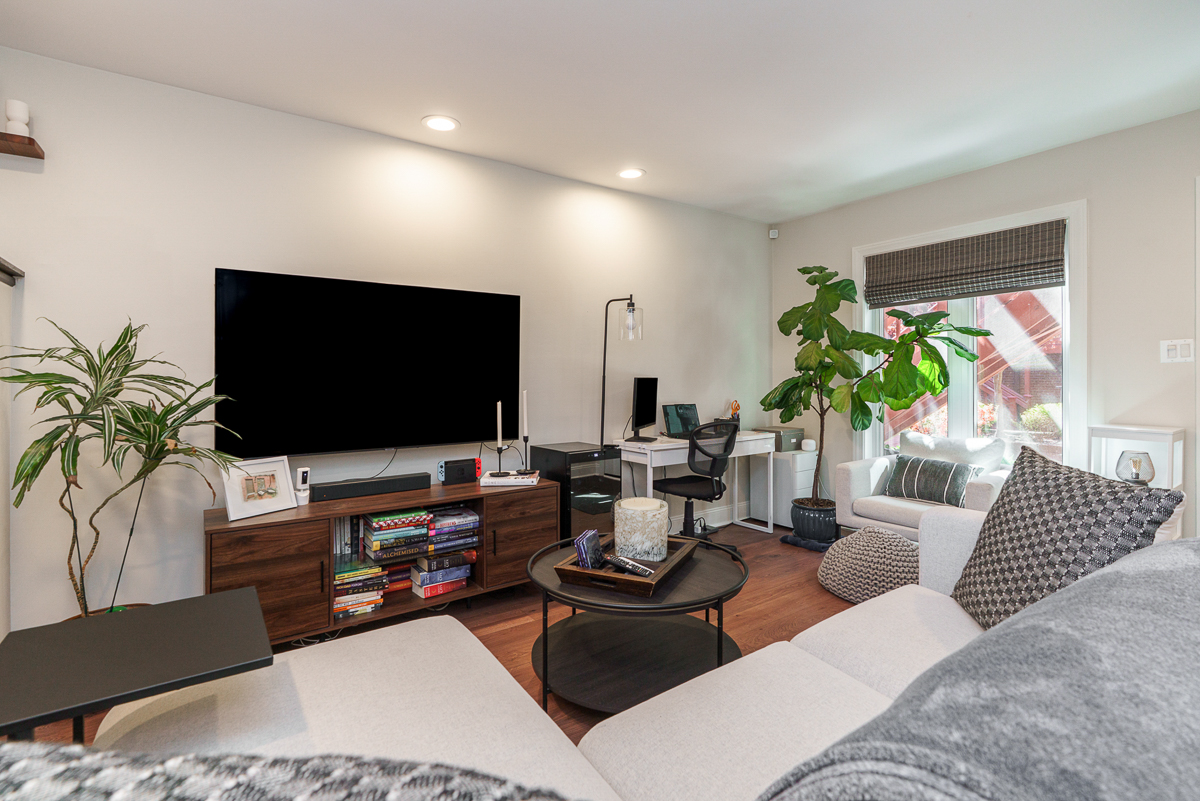 285 Lear St-9