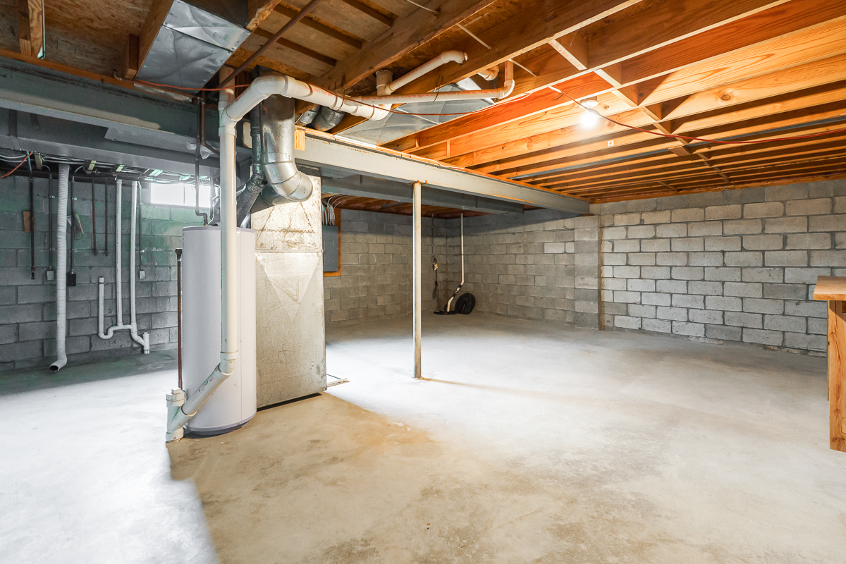 2892 Phoenix ave -7