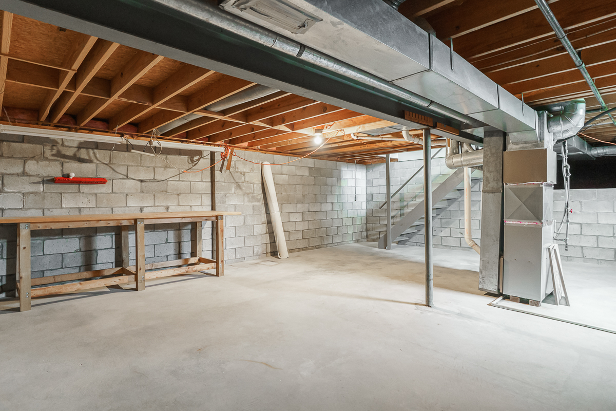 2892 Phoenix ave -8