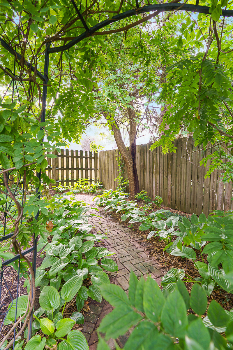2986 Bremen St-9