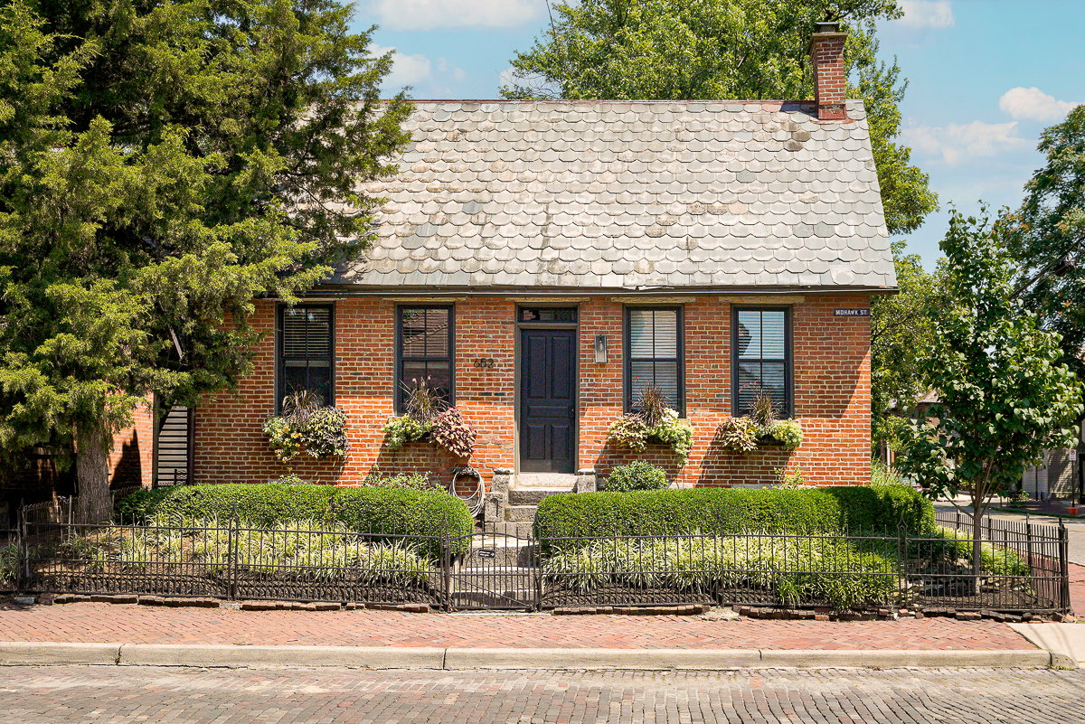 652 Mohawk St-1