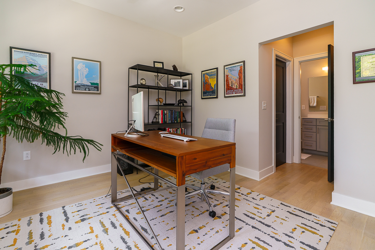 309 Auden Ave-11
