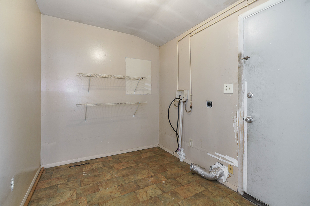 3295 Mary Ave-13