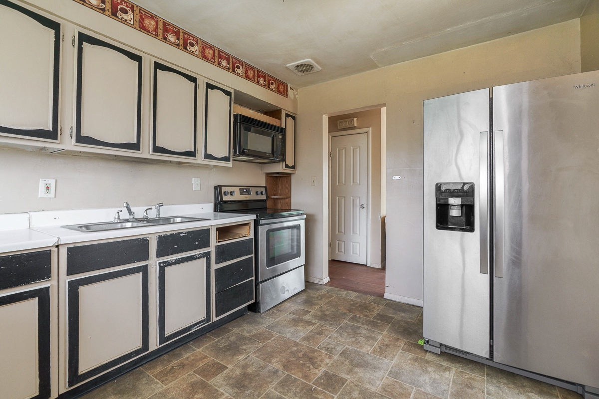 3295 Mary Ave-15