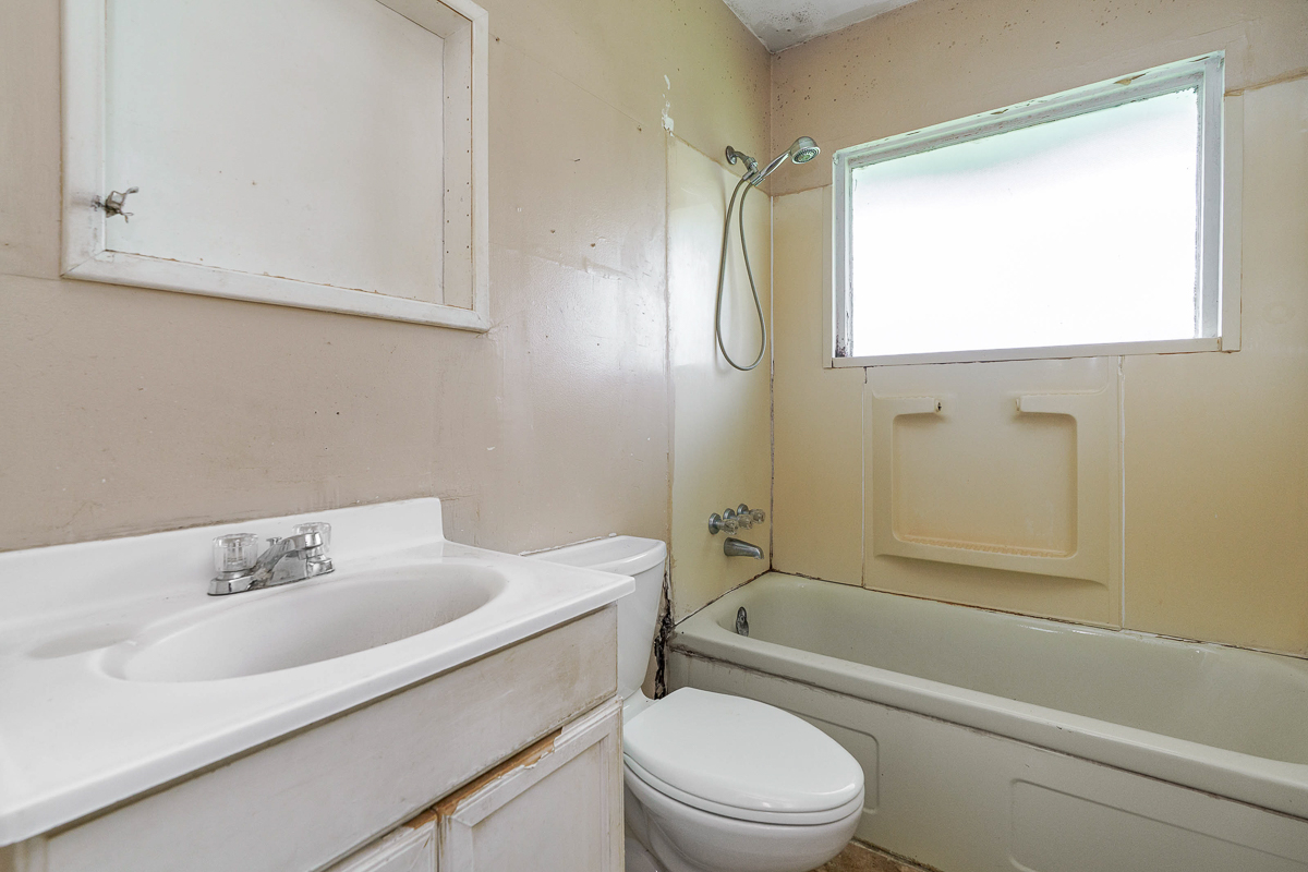 3295 Mary Ave-26