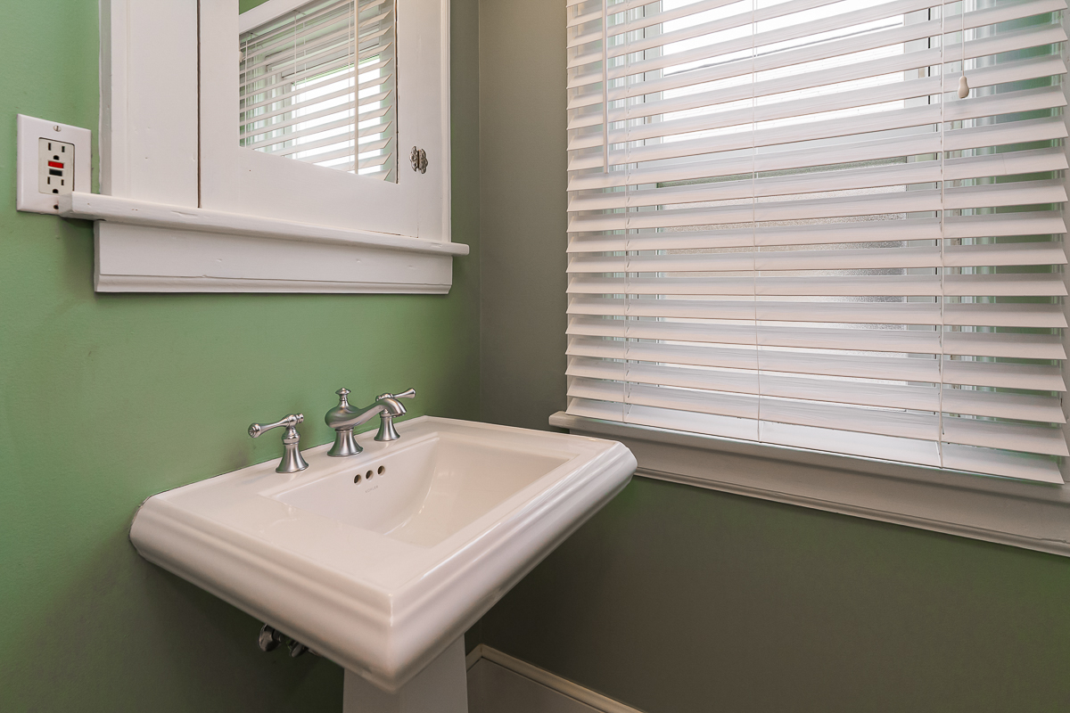 338 Sheldon Ave-43