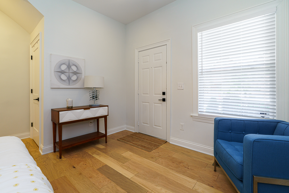 33 w Starr Ave-17