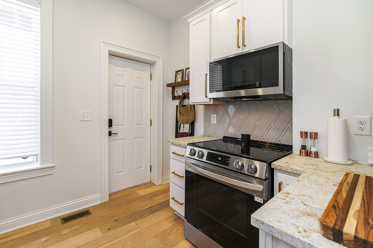 33 w Starr Ave-25
