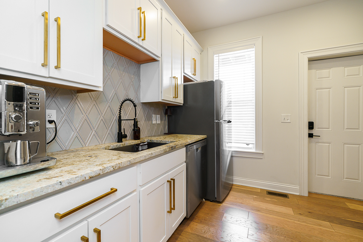 33 w Starr Ave-26