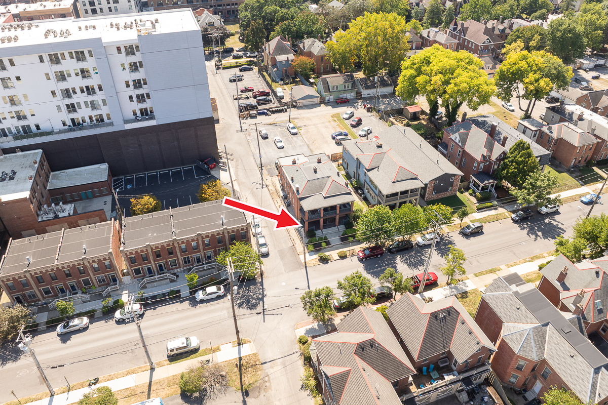 33 w Starr Ave-6
