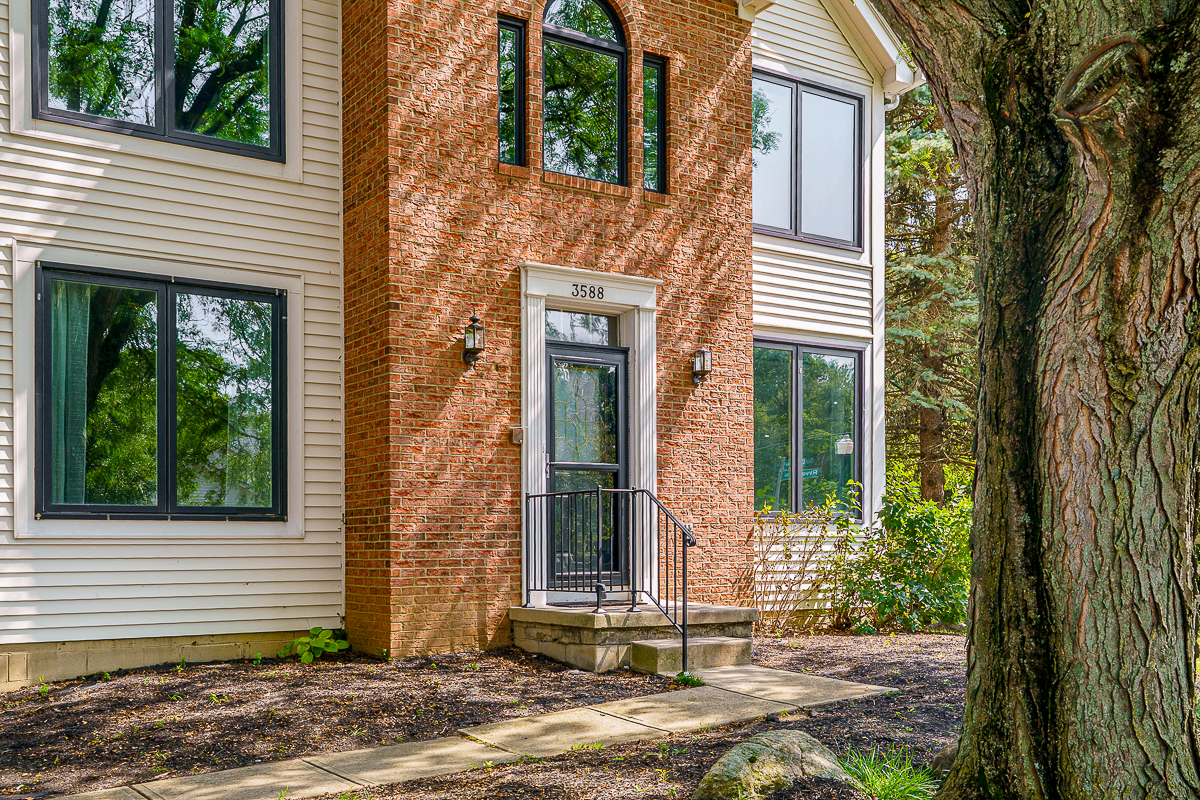 3588 Rivervail Dr-2