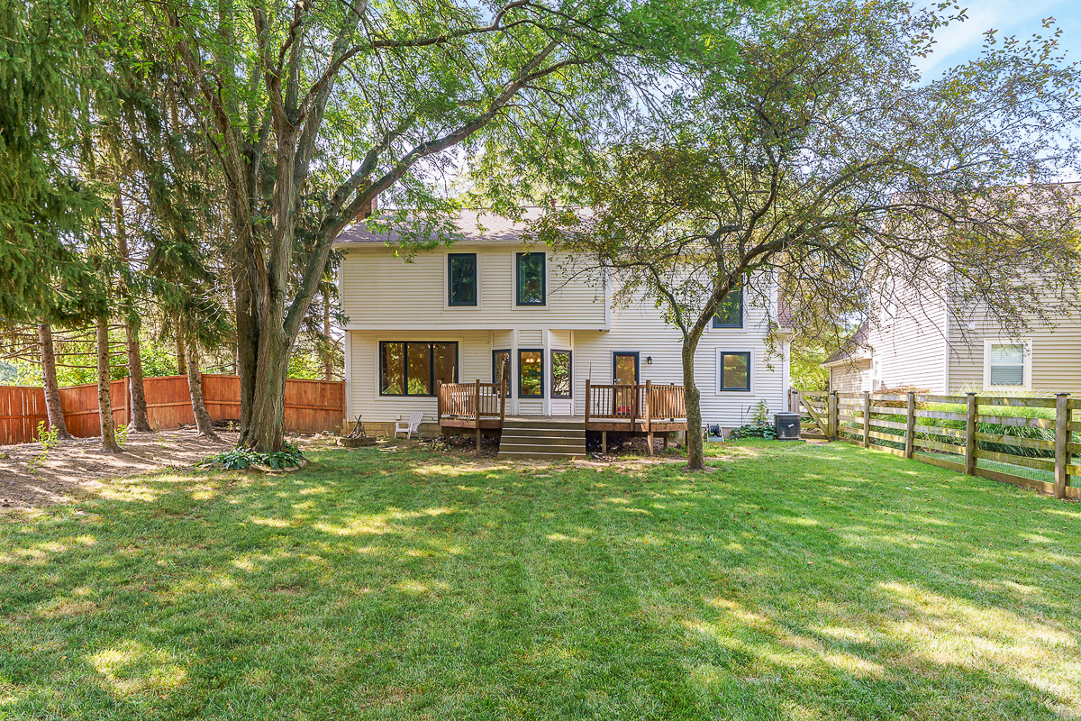 3588 Rivervail Dr-7