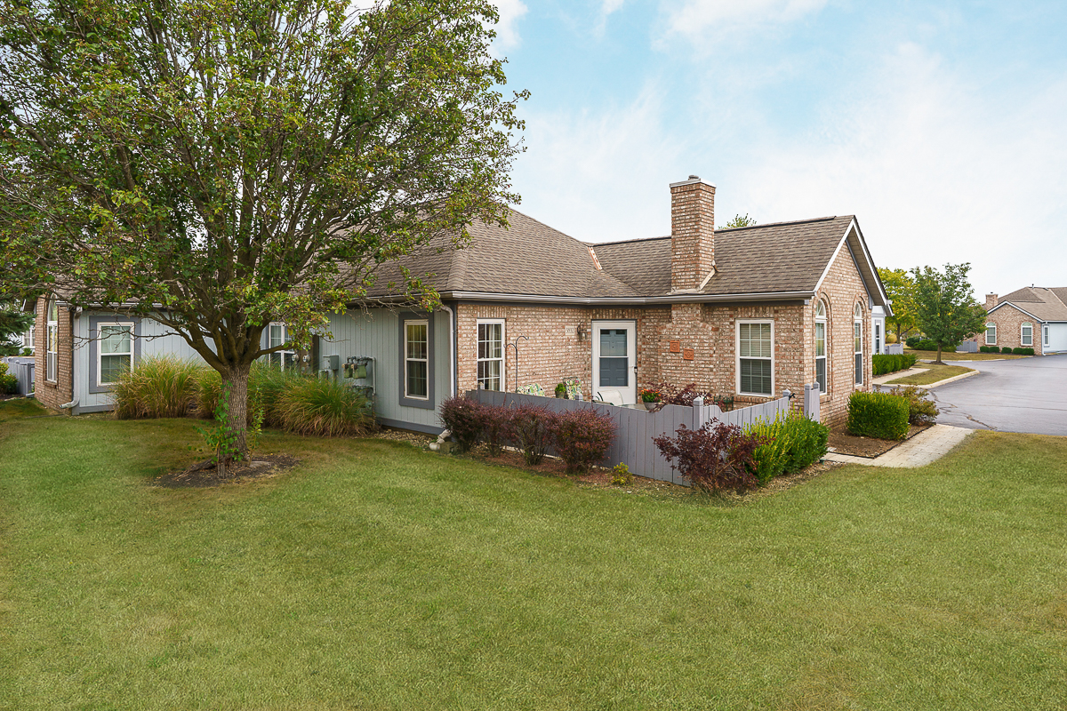 3832 Falls Circle Dr-2