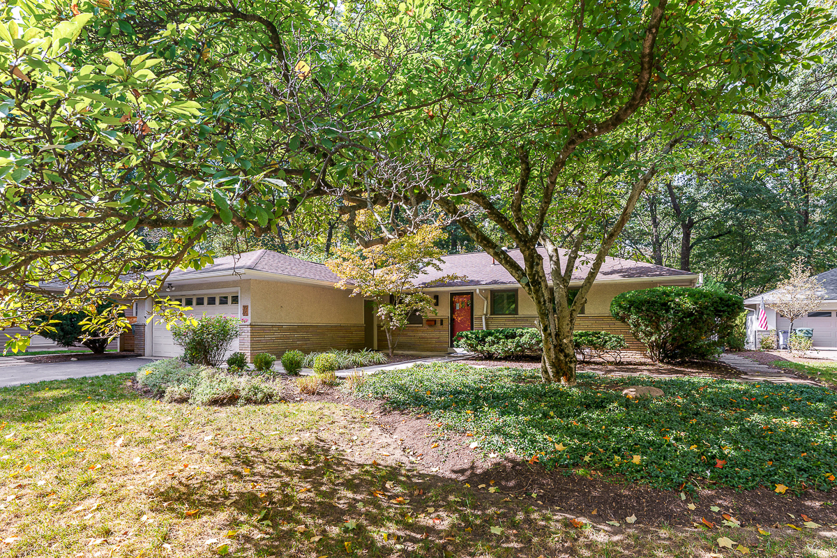 3965 Wynding Dr-1