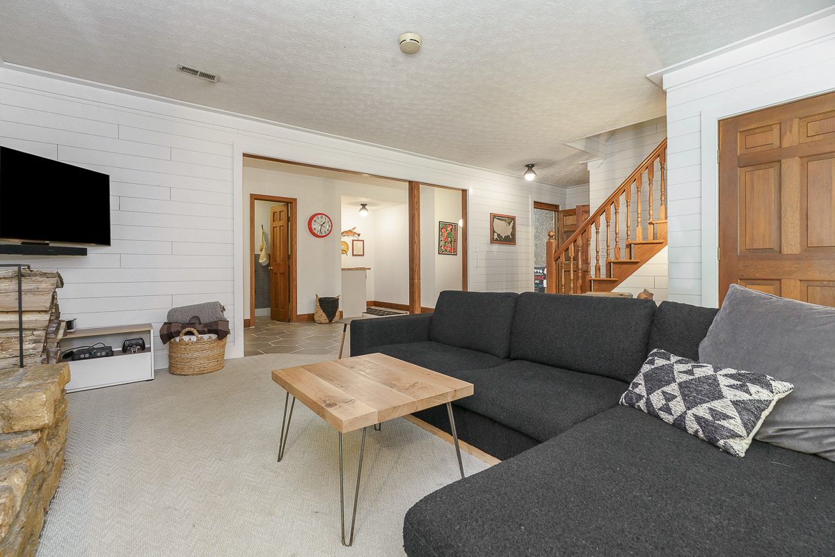 446 Llanberis Dr-33