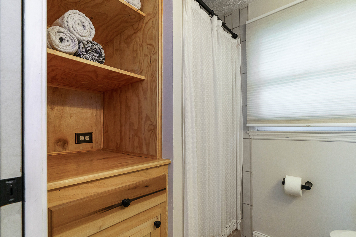 4600 Astral Dr-21