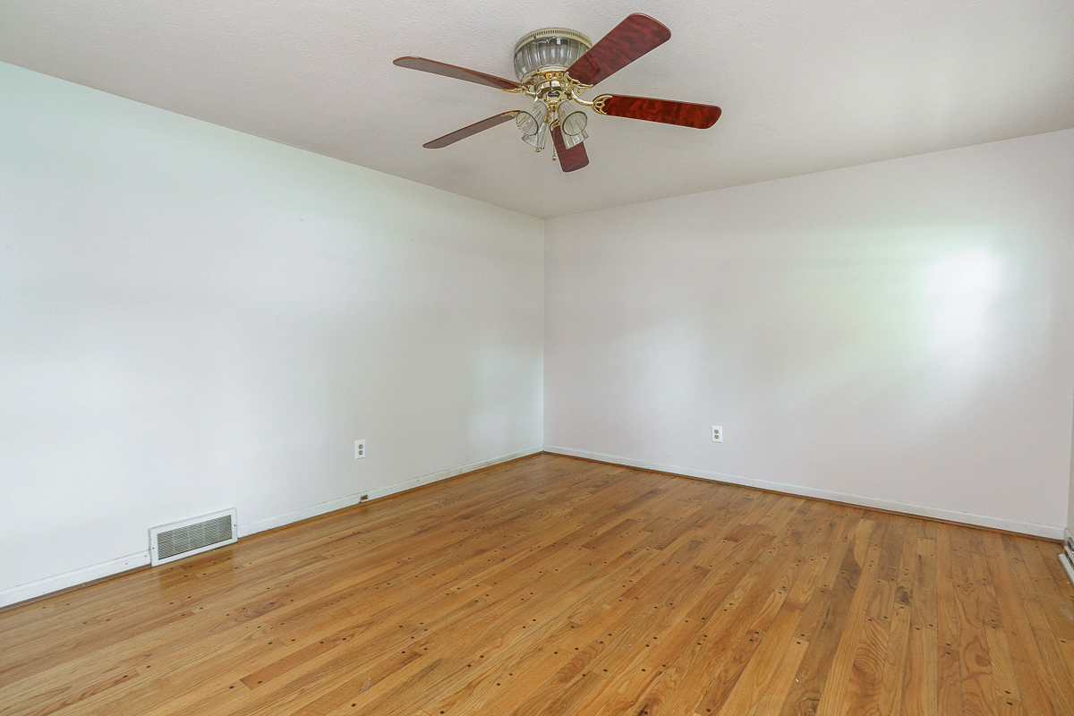 4600 Astral Dr-23