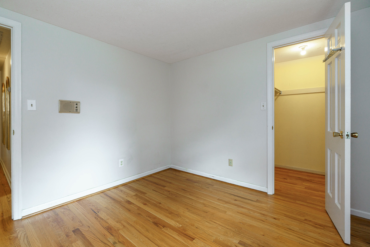 4600 Astral Dr-47
