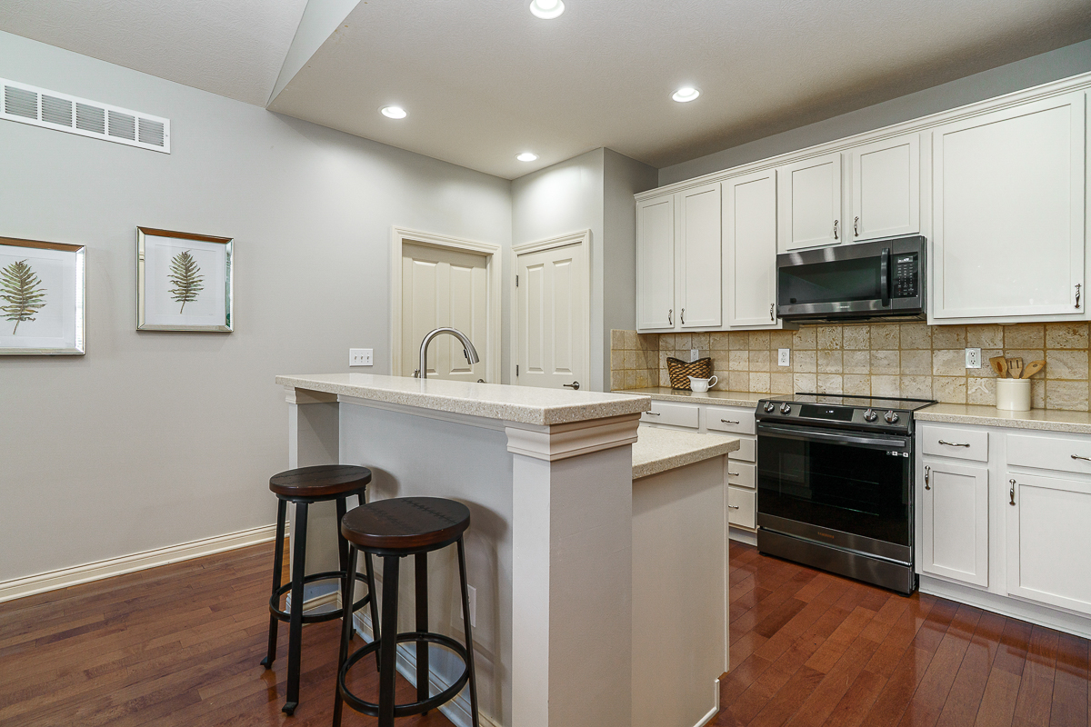 4706 Clubpark Dr-20