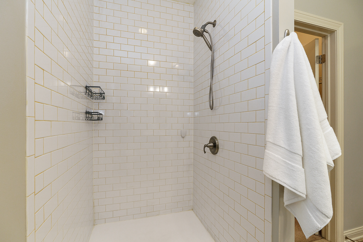 4706 Clubpark Dr-31
