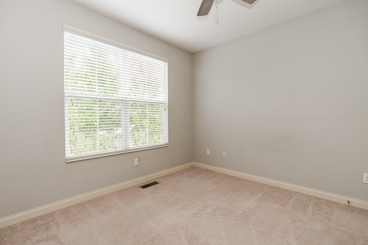 4706 Clubpark Dr-33