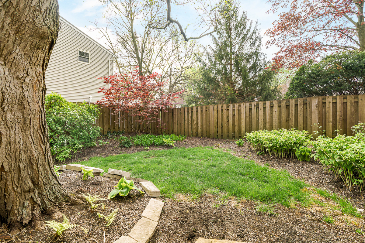 4818 Larwell Dr -13