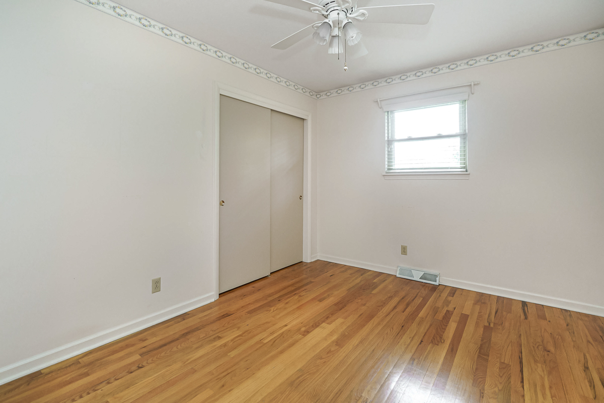 4818 Larwell Dr -31